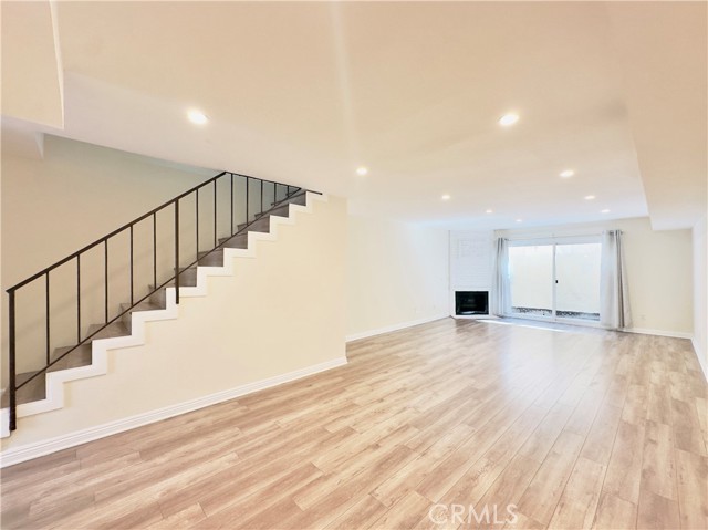 525 E Verdugo Avenue, Burbank CA: https://media.crmls.org/medias/66d0a019-2d3e-483d-b7eb-43b4e25ab801.jpg