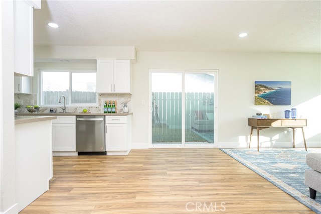 Detail Gallery Image 9 of 31 For 1384 Emerald St, Corona,  CA 92882 - 3 Beds | 2 Baths