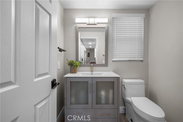 Detail Gallery Image 17 of 33 For 18554 Olympian Ct., Canyon Country,  CA 91351 - 5 Beds | 2/1 Baths