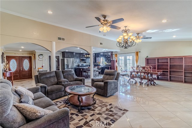 Detail Gallery Image 4 of 23 For 2858 Cole Ave, Highland,  CA 92346 - 4 Beds | 2 Baths