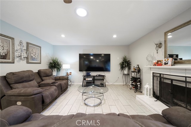 Detail Gallery Image 11 of 48 For 14215 Canterbury Dr, Victorville,  CA 92395 - 3 Beds | 2 Baths