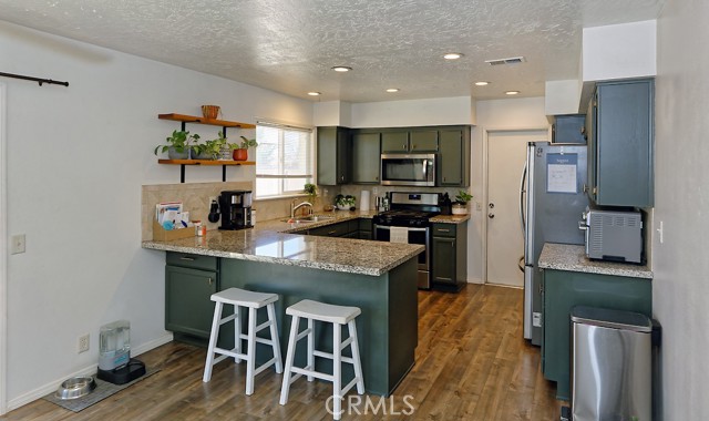 Detail Gallery Image 5 of 26 For 21110 Multnomah Rd, Apple Valley,  CA 92308 - 3 Beds | 2 Baths