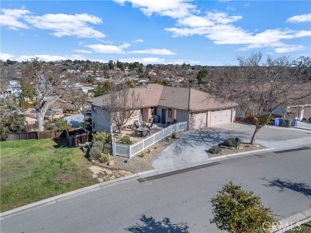 Detail Gallery Image 2 of 42 For 725 Red Cloud Rd, Paso Robles,  CA 93446 - 5 Beds | 5 Baths