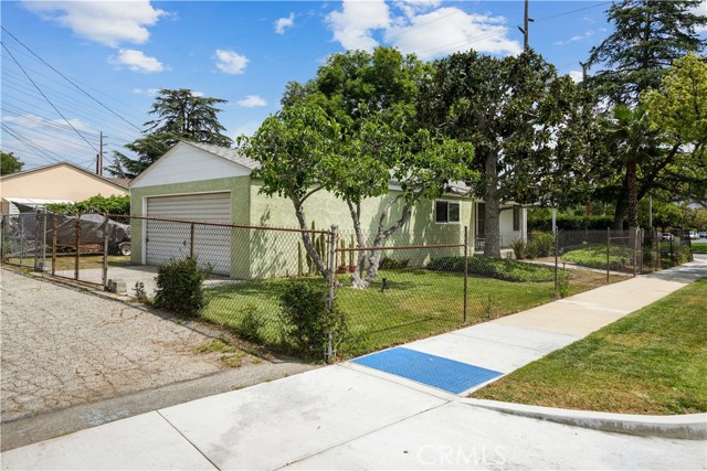 Detail Gallery Image 4 of 27 For 1200 N Valley St, Burbank,  CA 91505 - 4 Beds | 2 Baths