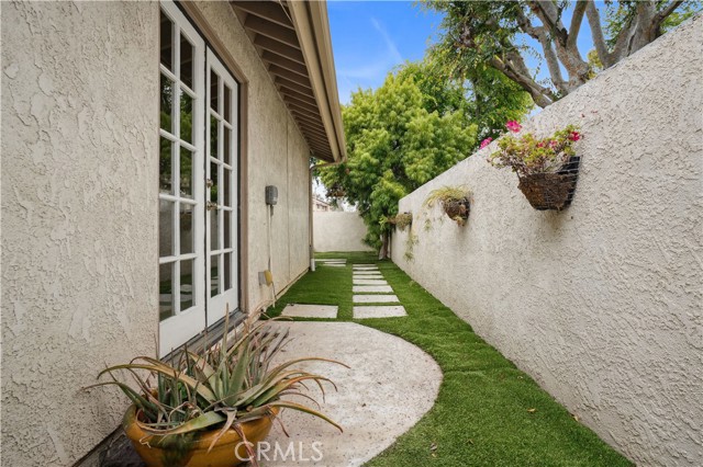 1027 W Rainbow Falls Way, Orange CA: https://media.crmls.org/medias/66d47ac0-dc07-401d-a1f6-a78c04507f66.jpg