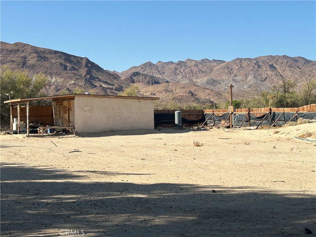 https://media.crmls.org/medias/66d49267-287d-4332-a7c8-f3e16a6528c8.jpg?preset=X-Large