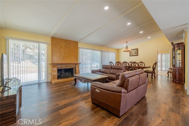 19941 Hiawatha Street, Chatsworth CA: https://media.crmls.org/medias/66d53066-1f52-4c66-a04d-548fbaff9b24.jpg