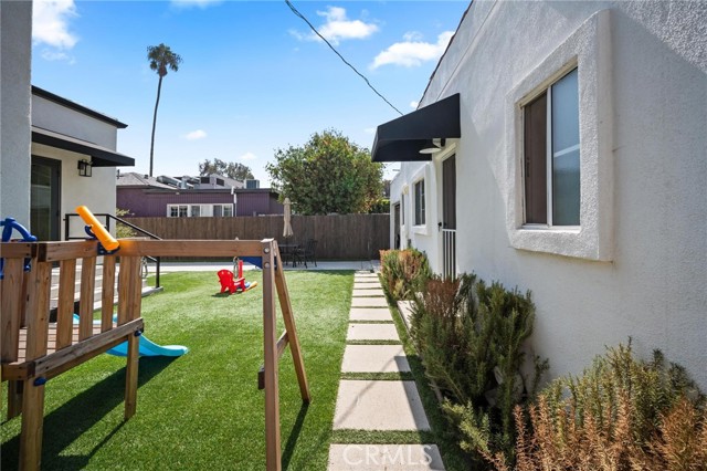 Detail Gallery Image 35 of 49 For 3345 Oakhurst Ave, Los Angeles,  CA 90034 - 3 Beds | 3 Baths