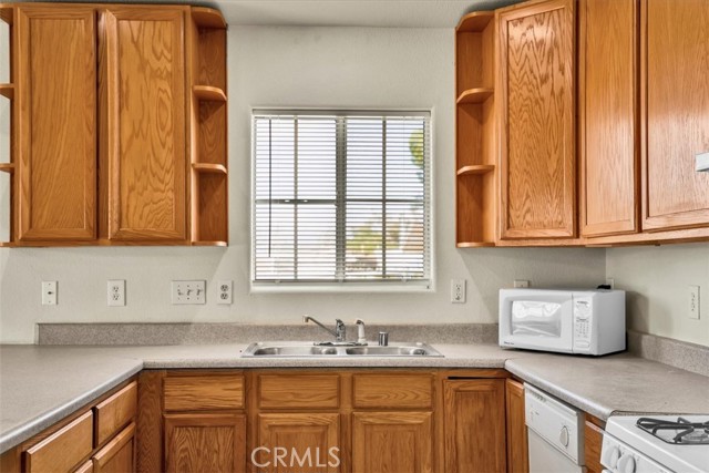 Detail Gallery Image 9 of 37 For 5564 Mariposa, Twentynine Palms,  CA 92277 - 3 Beds | 2 Baths