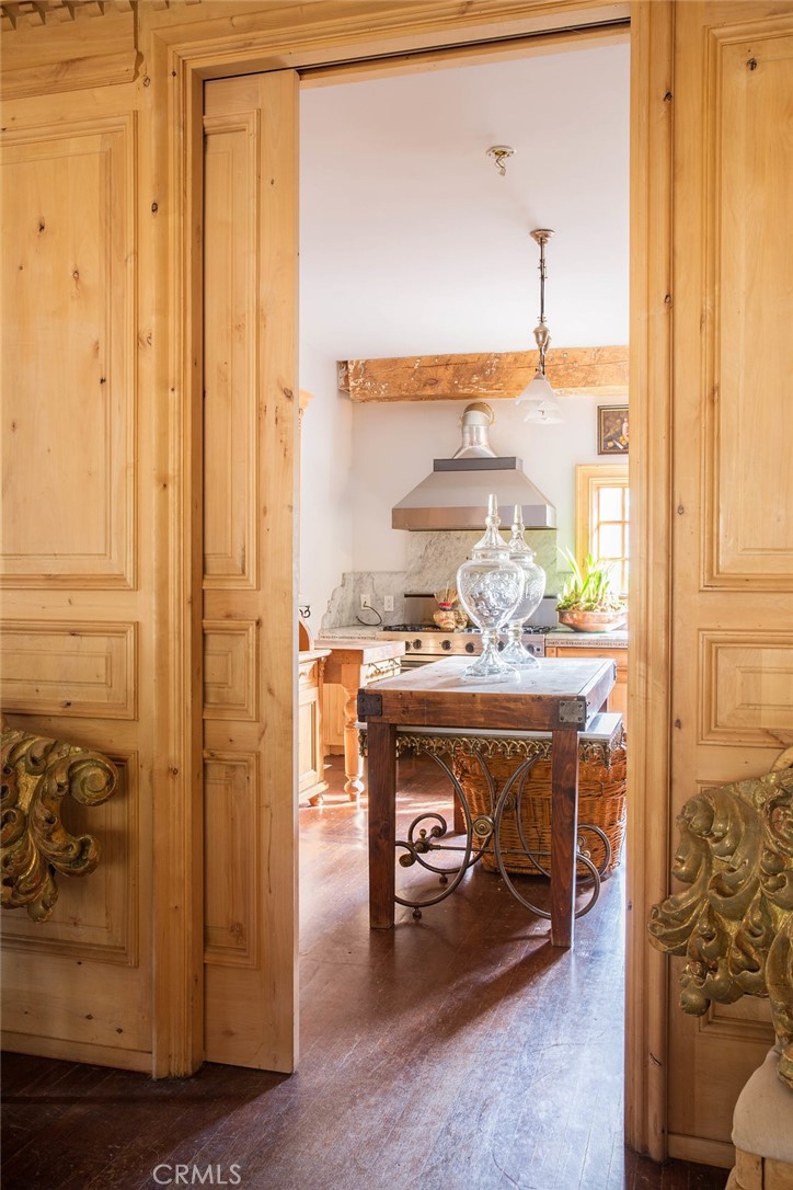 https://media.crmls.org/medias/66d66662-fffd-4484-af4b-31aabecabd8d.jpg?preset=X-Large