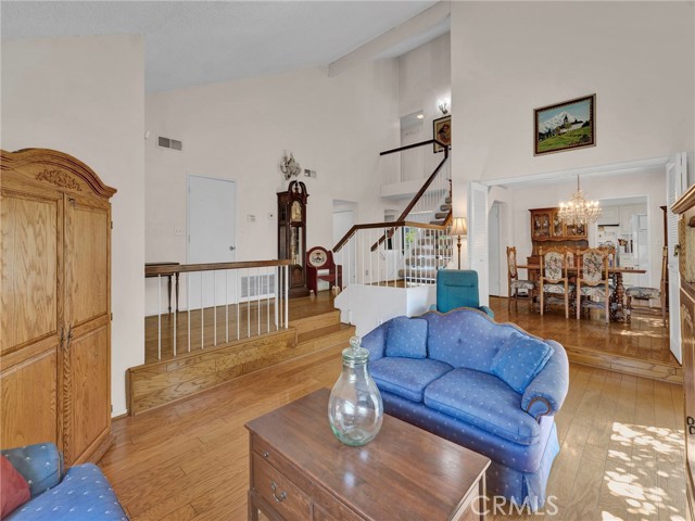 15920 Bahama Street, North Hills CA: https://media.crmls.org/medias/66d7590e-95cb-42b8-a5c3-61d59aed8f99.jpg