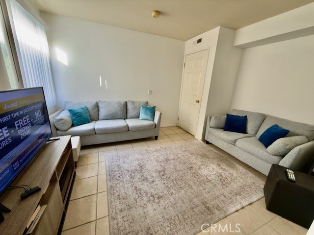 Detail Gallery Image 17 of 24 For 19400 Wyandotte #16,  Reseda,  CA 91335 - 3 Beds | 2 Baths