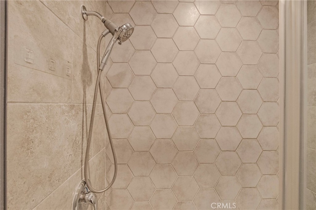 https://media.crmls.org/medias/66d7f545-f7b9-4dc5-bbab-8f3ad097b746.jpg?preset=X-Large