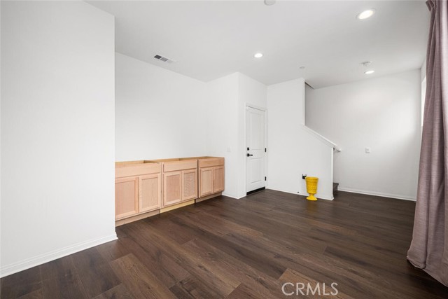 Detail Gallery Image 8 of 63 For 5860 Linden #8,  Long Beach,  CA 90805 - 3 Beds | 2/1 Baths