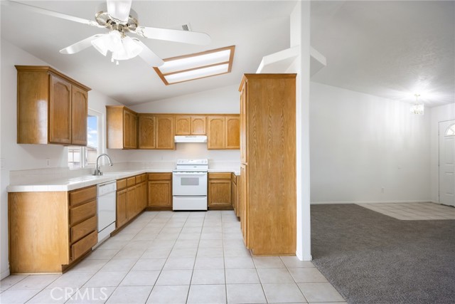 Detail Gallery Image 9 of 38 For 7147 Lennox Ave, Yucca Valley,  CA 92284 - 3 Beds | 2 Baths