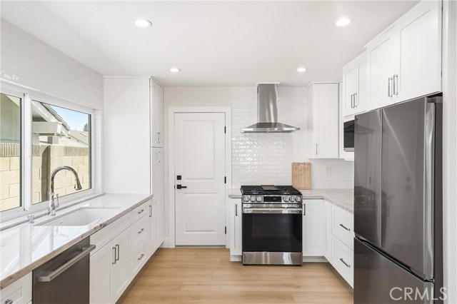 Detail Gallery Image 13 of 38 For 4171 Blackfin, Irvine,  CA 92620 - 4 Beds | 2/1 Baths