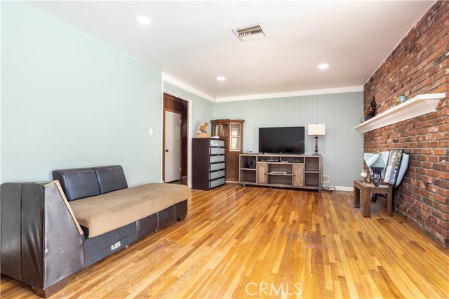 Detail Gallery Image 10 of 33 For 19858 Saticoy, Winnetka,  CA 91306 - 3 Beds | 2 Baths