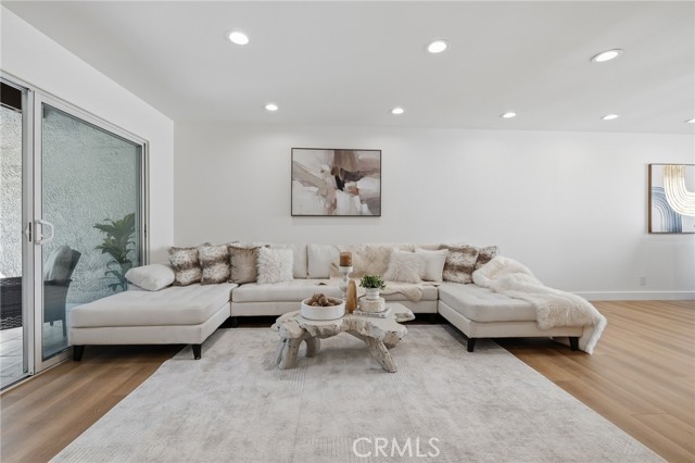 Detail Gallery Image 4 of 42 For 9502 via Salerno, Burbank,  CA 91504 - 2 Beds | 3 Baths