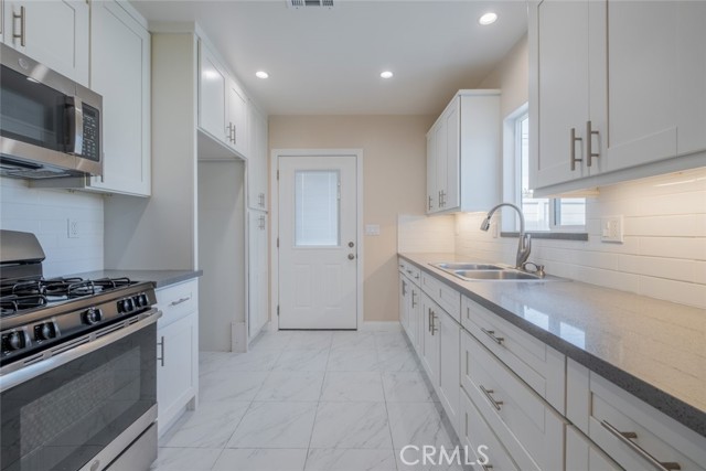 10401 Ruffner Avenue photo 10
