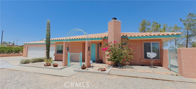 Detail Gallery Image 2 of 71 For 6144 Carodean, Twentynine Palms,  CA 92277 - 3 Beds | 2 Baths