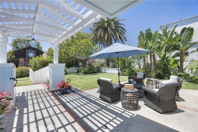 Detail Gallery Image 4 of 39 For 2300 Margaret Dr, Newport Beach,  CA 92663 - 4 Beds | 3 Baths