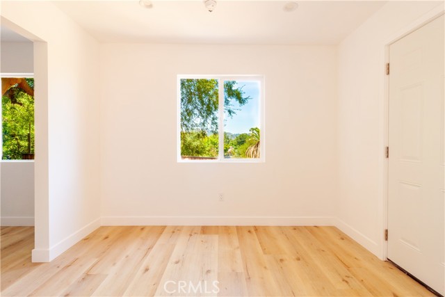 2123 Navarro Avenue, Altadena CA: https://media.crmls.org/medias/66dad574-14ff-4dc7-b3c0-77f2c3f40bf0.jpg