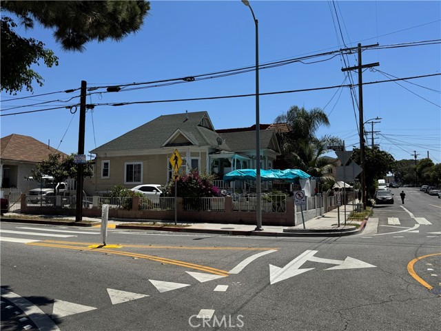 2103 Michigan Avenue, Los Angeles CA: https://media.crmls.org/medias/66dae0c5-50f1-4b16-8439-876192f36564.jpg