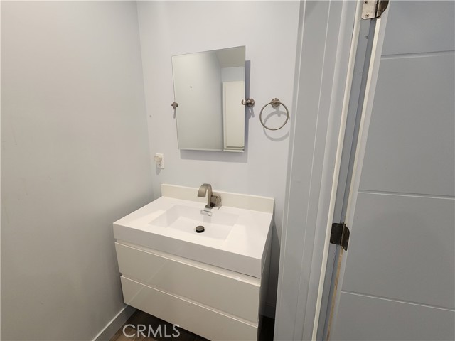 Detail Gallery Image 9 of 29 For 6848 Encino, Encino,  CA 91406 - 3 Beds | 3 Baths