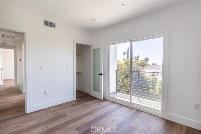 Detail Gallery Image 12 of 22 For 4507 W 18th St Dr #1,  Los Angeles,  CA 90019 - 4 Beds | 3 Baths