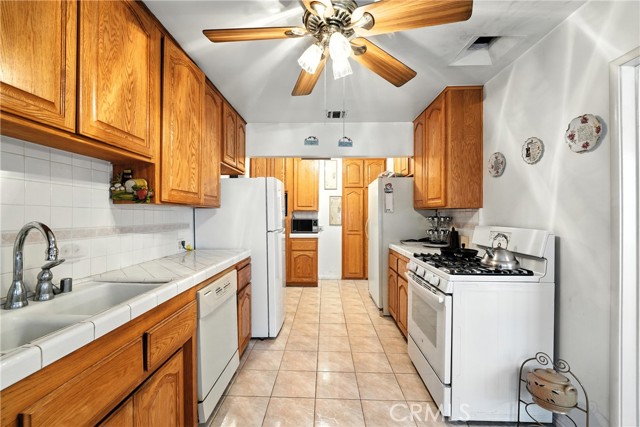 Detail Gallery Image 8 of 28 For 1612 W Poplar St, Compton,  CA 90220 - 3 Beds | 2 Baths