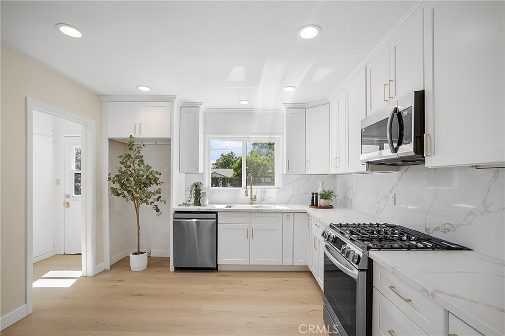 66dba21e 31d6 4057 9415 85b5a3b89b40