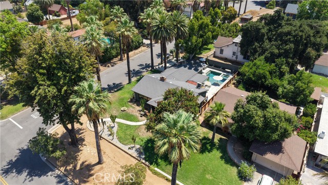 1105 W Highland Avenue, Redlands CA: https://media.crmls.org/medias/66dbedf2-793f-49be-a934-35f1980e1cdb.jpg
