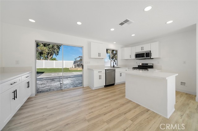 Detail Gallery Image 3 of 29 For 27551 Eastwind Dr, Corona,  CA 92883 - 3 Beds | 2 Baths