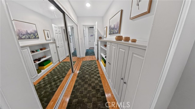 Detail Gallery Image 30 of 34 For 924 Irving Dr, Burbank,  CA 91504 - 4 Beds | 3 Baths