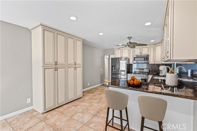 Detail Gallery Image 14 of 35 For 21 Summerwalk Ct, Newport Beach,  CA 92663 - 2 Beds | 2 Baths