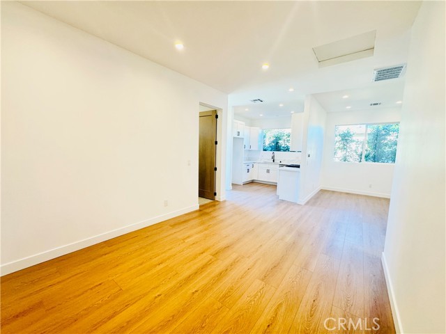 Detail Gallery Image 9 of 18 For 6858 Aura Ave, Reseda,  CA 91335 - 2 Beds | 1 Baths