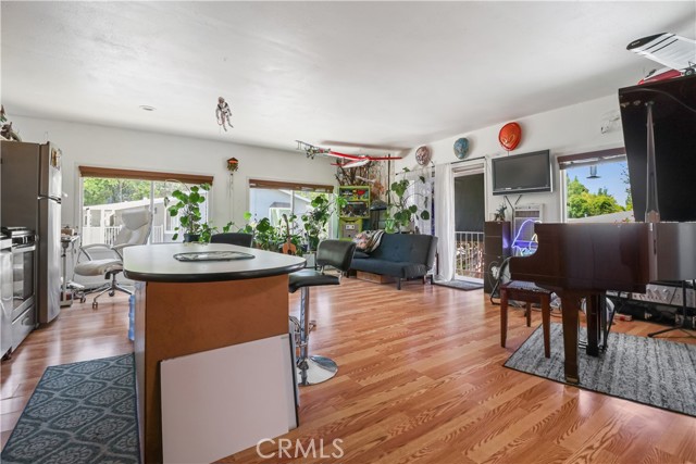Detail Gallery Image 6 of 20 For 4201 Topanga Canyon Bld #189,  Woodland Hills,  CA 91364 - 2 Beds | 2/1 Baths