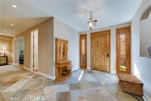 Detail Gallery Image 4 of 67 For 5230 Quakertown Ave, Woodland Hills,  CA 91364 - 5 Beds | 5 Baths