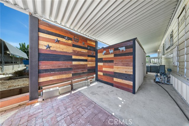 575 S Lyon, Hemet CA: https://media.crmls.org/medias/66dd62f1-e91f-4f10-bf72-58a80861f5e4.jpg