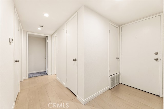 Detail Gallery Image 10 of 24 For 260 S 6th St #G,  Burbank,  CA 91501 - 2 Beds | 2 Baths