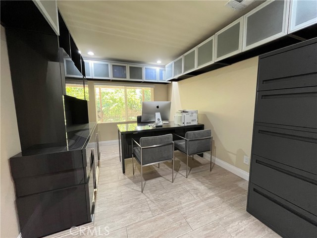 17430 Hemmingway Street, Northridge CA: https://media.crmls.org/medias/66de3300-acd1-42c9-8e9e-db789840a624.jpg