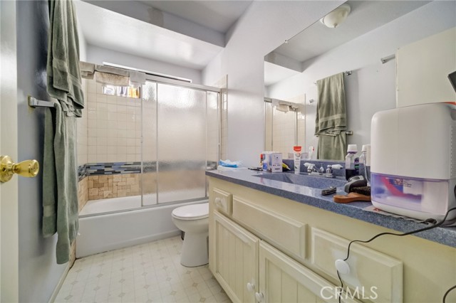 Detail Gallery Image 18 of 29 For 7305 Milwood Ave #4,  Canoga Park,  CA 91303 - 1 Beds | 1 Baths