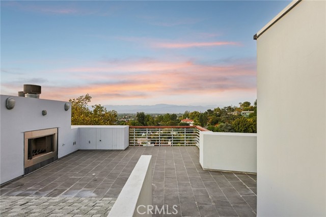 Detail Gallery Image 12 of 75 For 13424 Contour Dr, Sherman Oaks,  CA 91423 - 3 Beds | 4 Baths