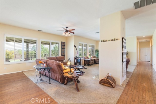 Detail Gallery Image 10 of 46 For 17920 Pony Butte Ct, Perris,  CA 92570 - 4 Beds | 2/1 Baths