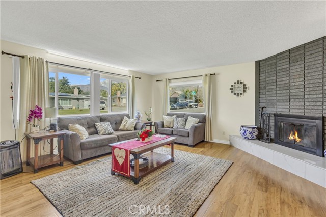 Detail Gallery Image 4 of 17 For 12995 Leith Way, Yucaipa,  CA 92399 - 4 Beds | 3 Baths