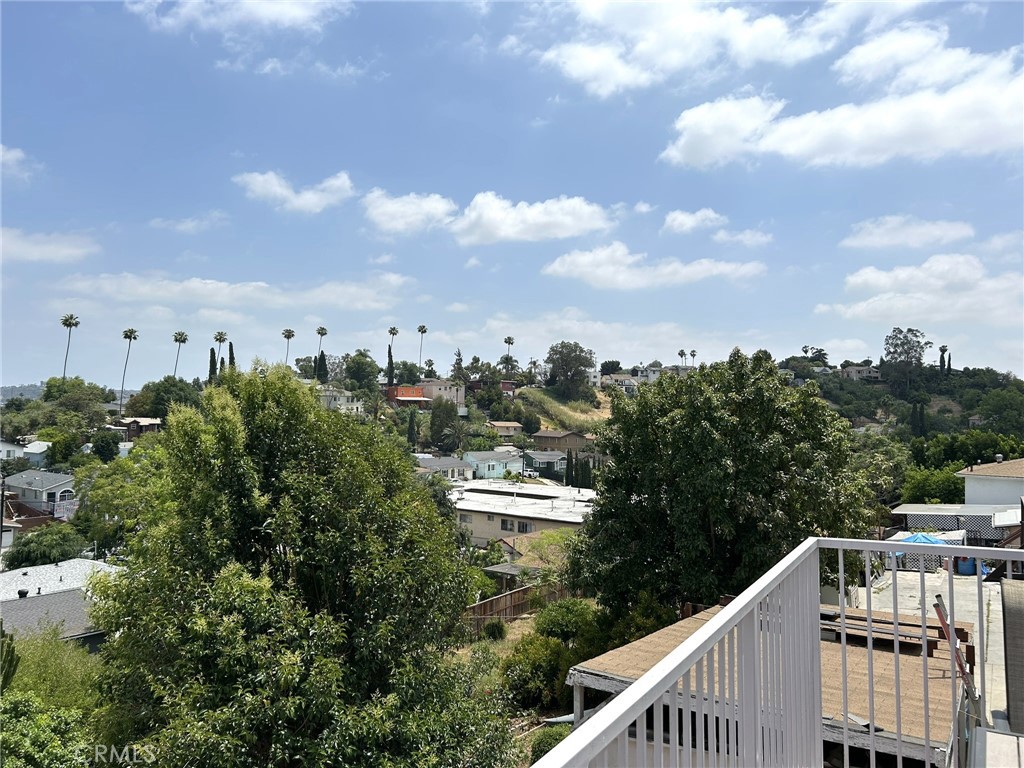 https://media.crmls.org/medias/66e32de9-d2c0-41b4-b464-ce3cdbeeb411.jpg?preset=X-Large