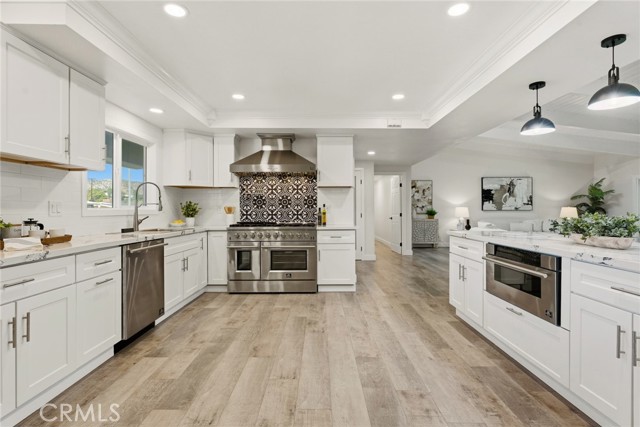 Detail Gallery Image 12 of 45 For 6020 Neddy Ave, Woodland Hills,  CA 91367 - 5 Beds | 3 Baths