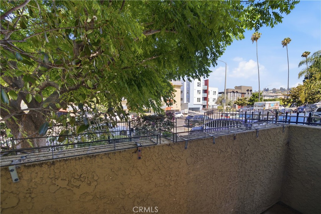 https://media.crmls.org/medias/66e397b8-6978-441e-9e5e-296da28054d2.jpg?preset=X-Large