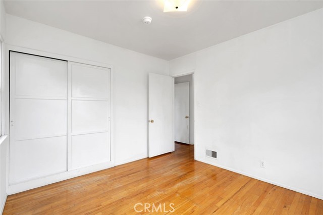9933 Norwich Avenue, Mission Hills (San Fernando) CA: https://media.crmls.org/medias/66e3efc6-a515-4359-a4cf-84e98b7104e3.jpg
