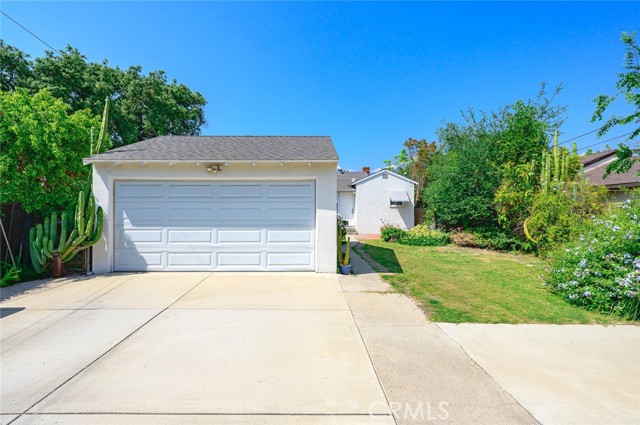 204 E Floral Avenue, Arcadia CA: https://media.crmls.org/medias/66e40c00-7a2a-4434-8b5f-f6b96a77a33f.jpg